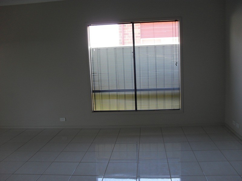 16 Lord Howe Crescent, Mawson Lakes SA 5095