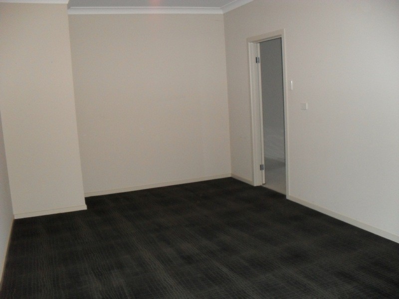 16 Lord Howe Crescent, Mawson Lakes SA 5095