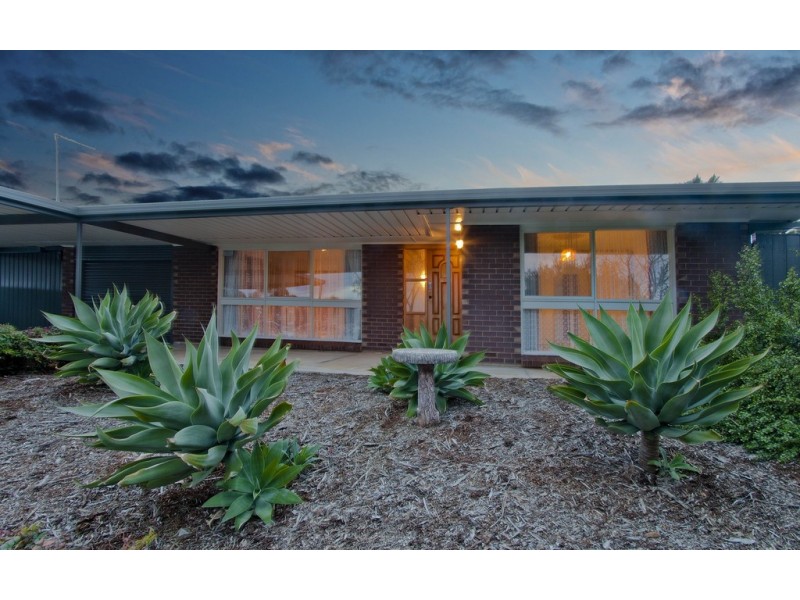 17 Brabham Crescent, Gulfview Heights SA 5096