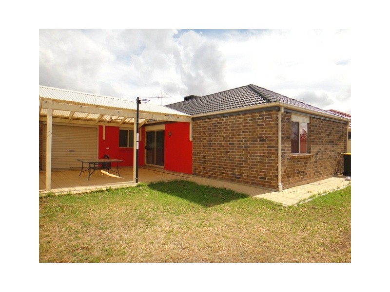 8 Meadow Lane, Para Hills West SA 5096