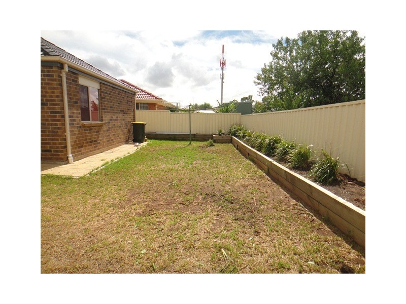 8 Meadow Lane, Para Hills West SA 5096