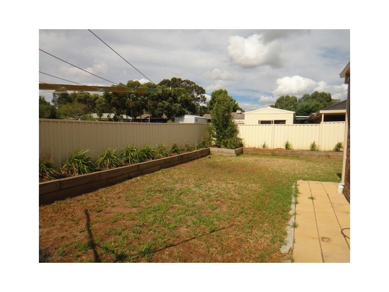 8 Meadow Lane, Para Hills West SA 5096