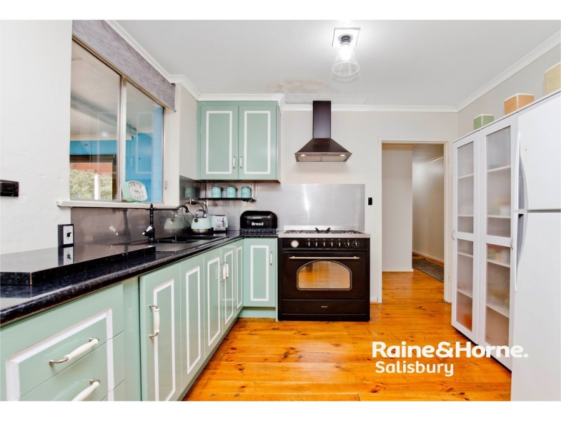 24 Frost Road, Salisbury SA 5108