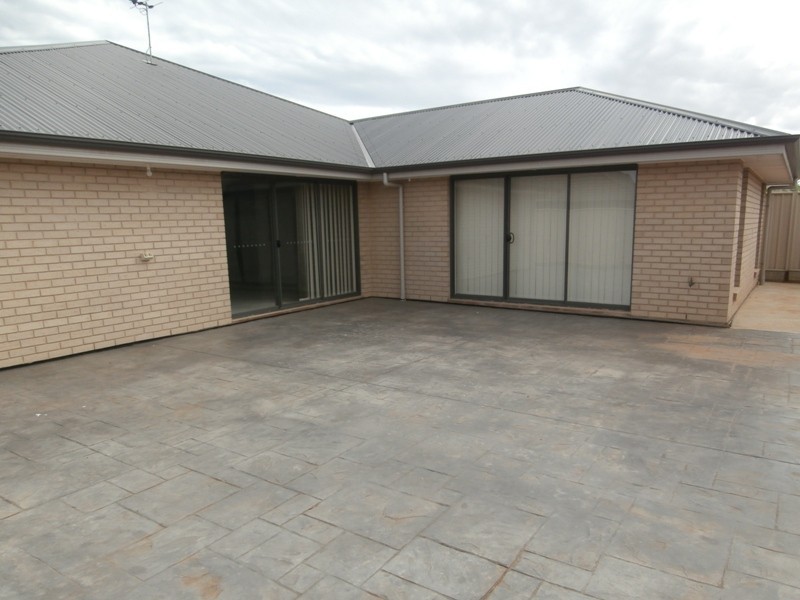 15  Melvina Road, Paralowie SA 5108