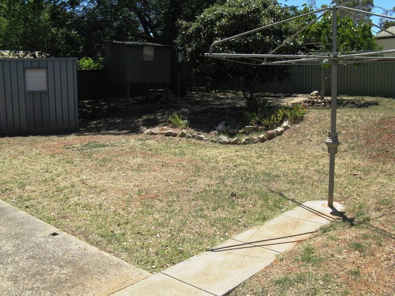 17 Inwood Rd, Elizabeth East SA 5112