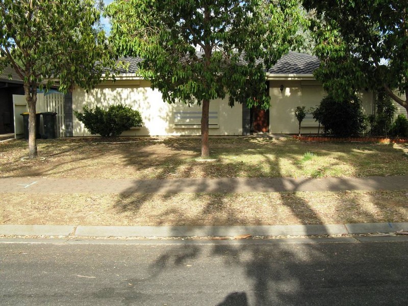 6 Warming St, Parafield Gardens SA 5107