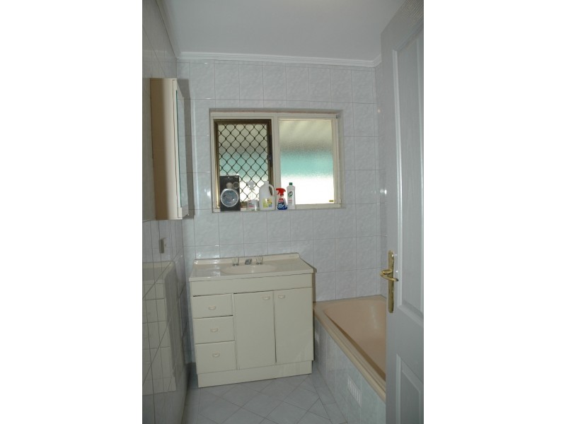 2 Aquamarine Dr, Salisbury East SA 5109