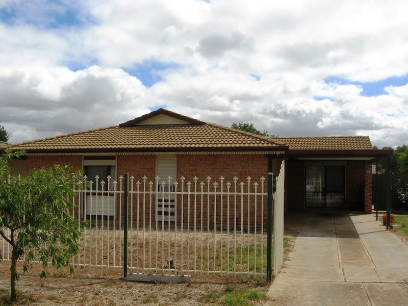 24 Tregenza Ave, Elizabeth South SA 5112