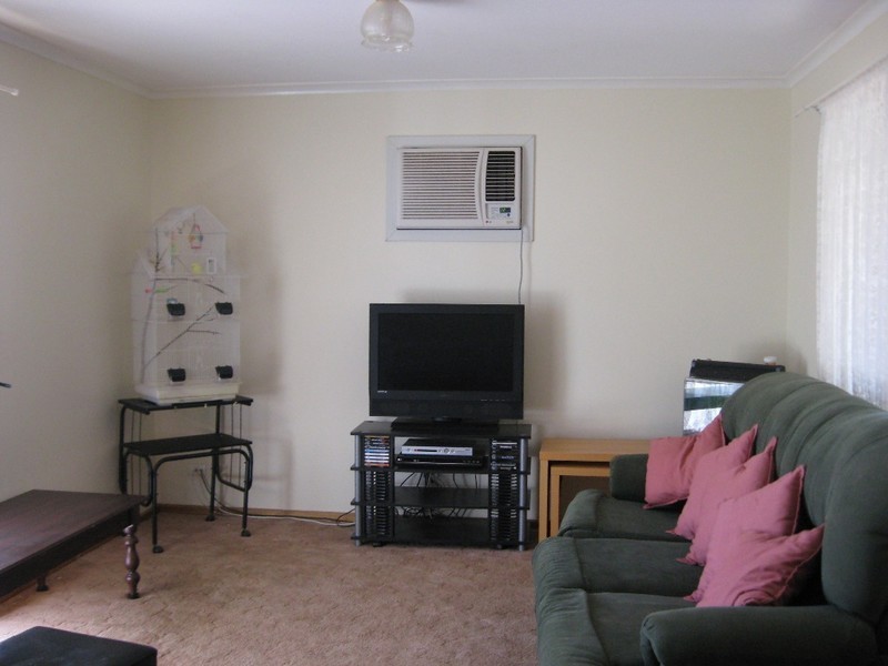 24 Tregenza Ave, Elizabeth South SA 5112