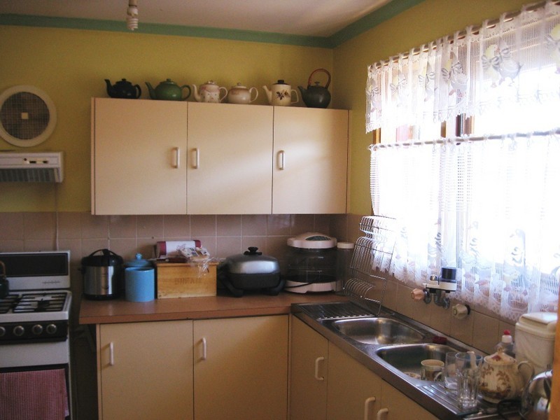 24 Tregenza Ave, Elizabeth South SA 5112