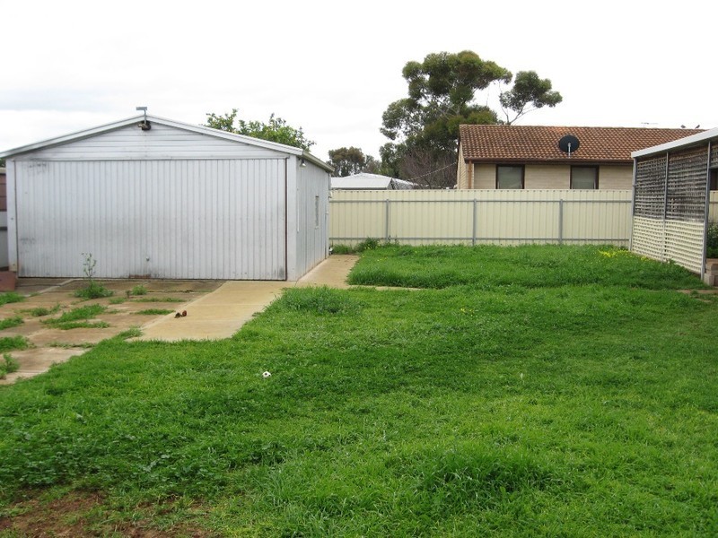 15 Carcoola Rd, Munno Para SA 5115