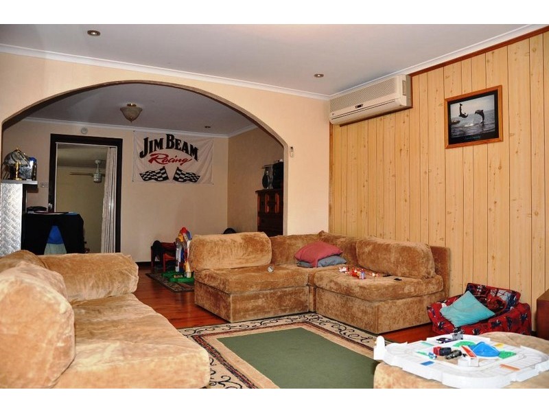 18 Noora Cr, Munno Para SA 5115