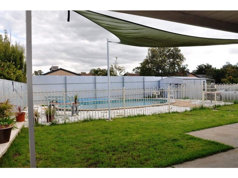 18 Noora Cr, Munno Para SA 5115