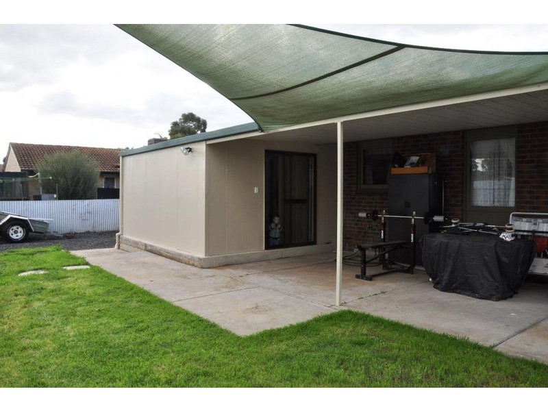 18 Noora Cr, Munno Para SA 5115