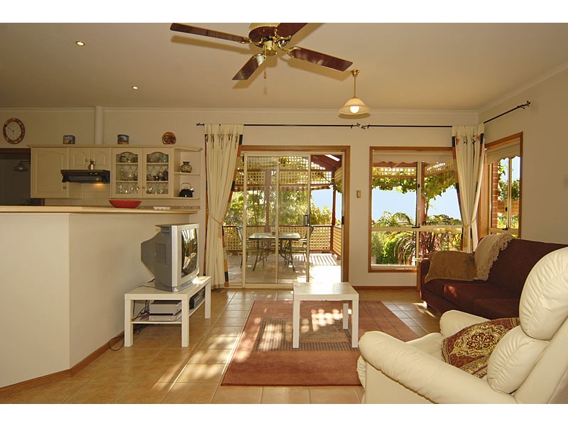 5 Honeysuckle Dr, Hillbank SA 5112