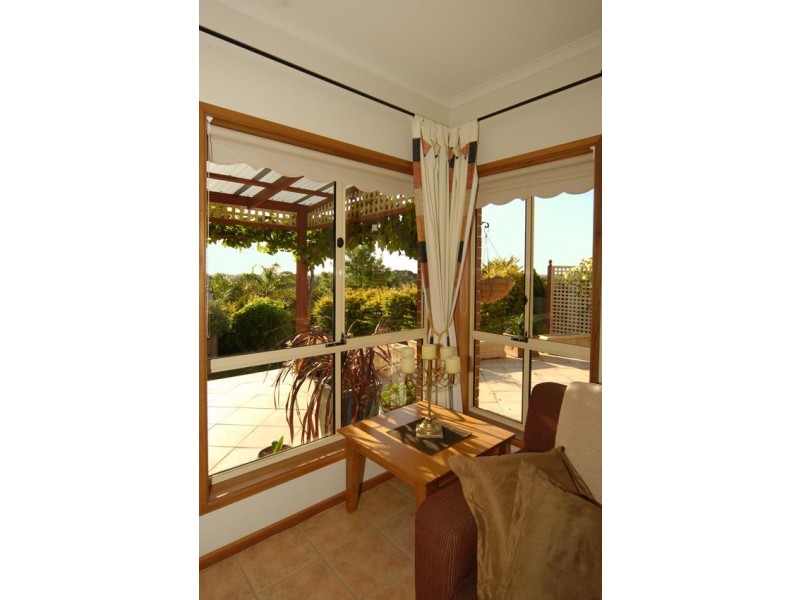 5 Honeysuckle Dr, Hillbank SA 5112