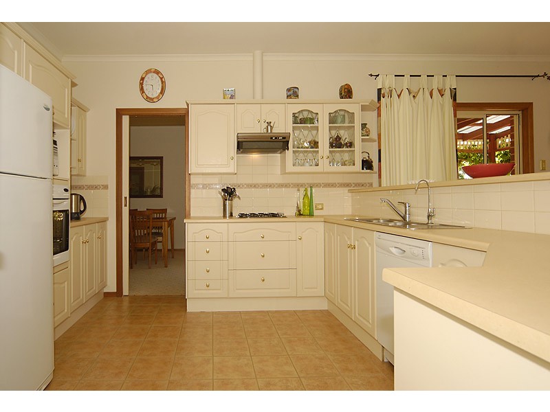 5 Honeysuckle Dr, Hillbank SA 5112