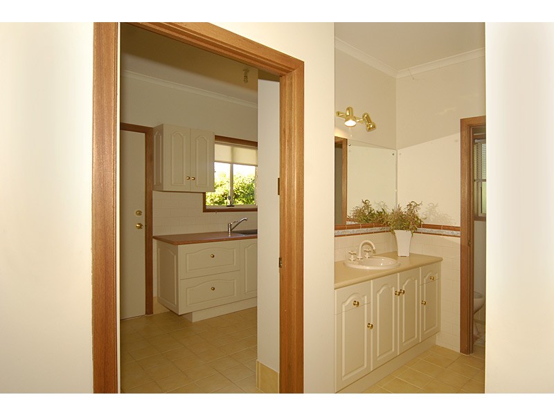 5 Honeysuckle Dr, Hillbank SA 5112