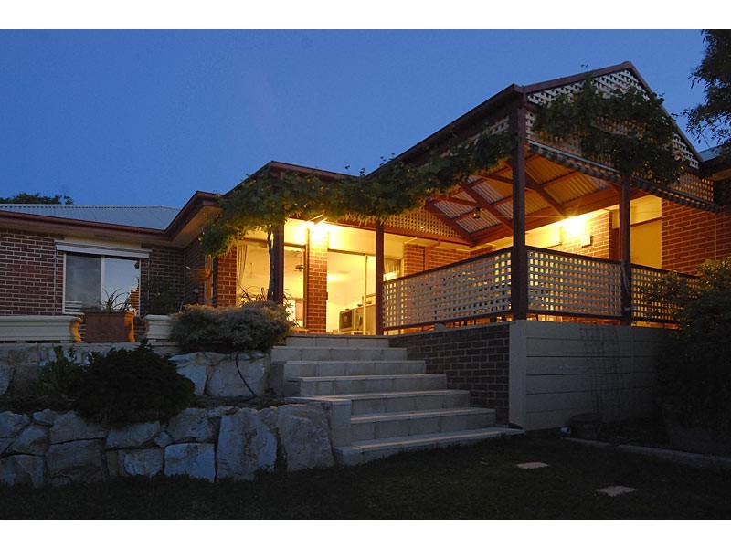 5 Honeysuckle Dr, Hillbank SA 5112