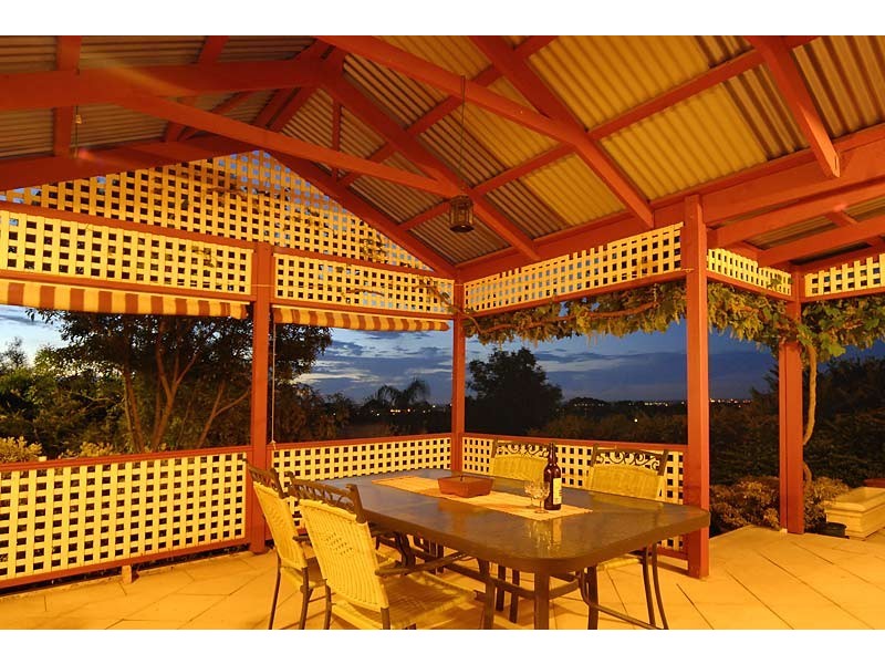 5 Honeysuckle Dr, Hillbank SA 5112