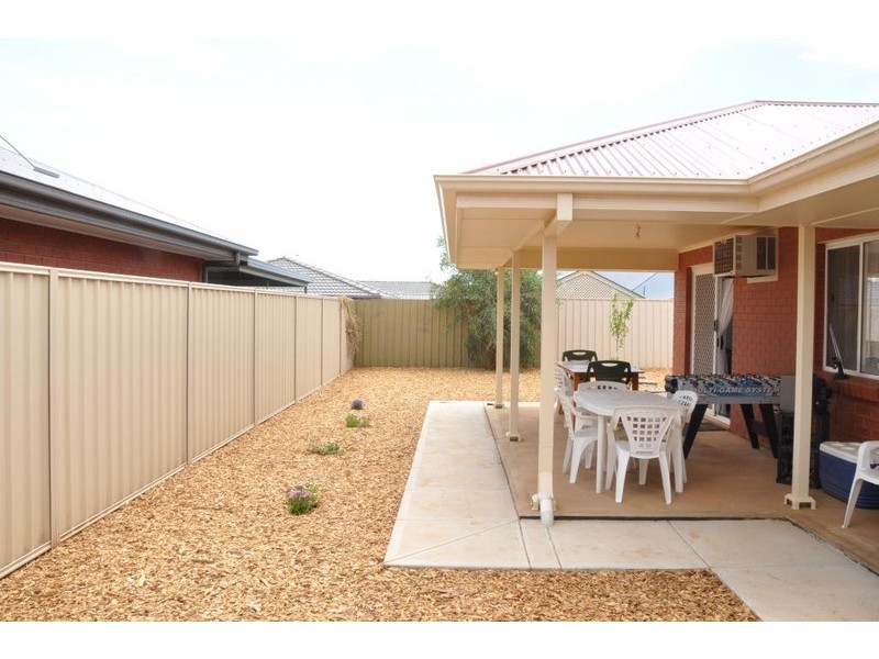 25 Banff St, Burton SA 5110