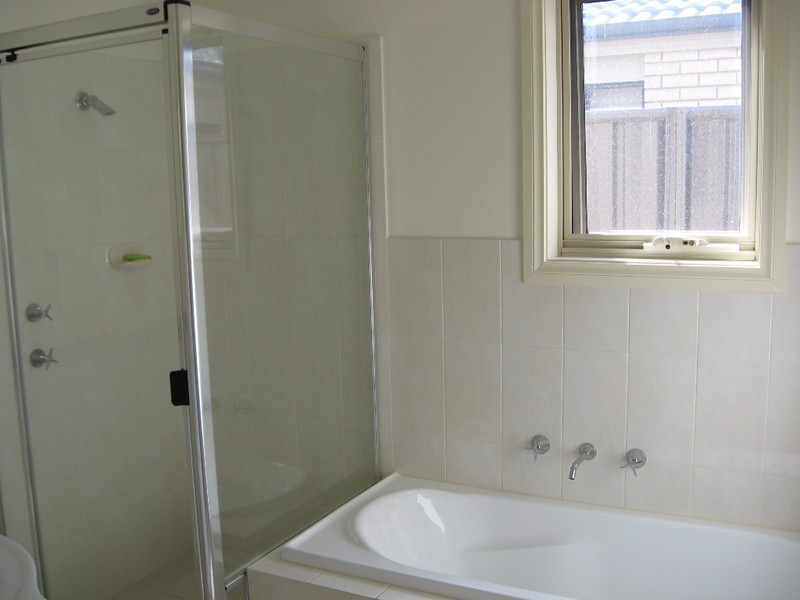 5  Almond Cct, Munno Para West SA 5115