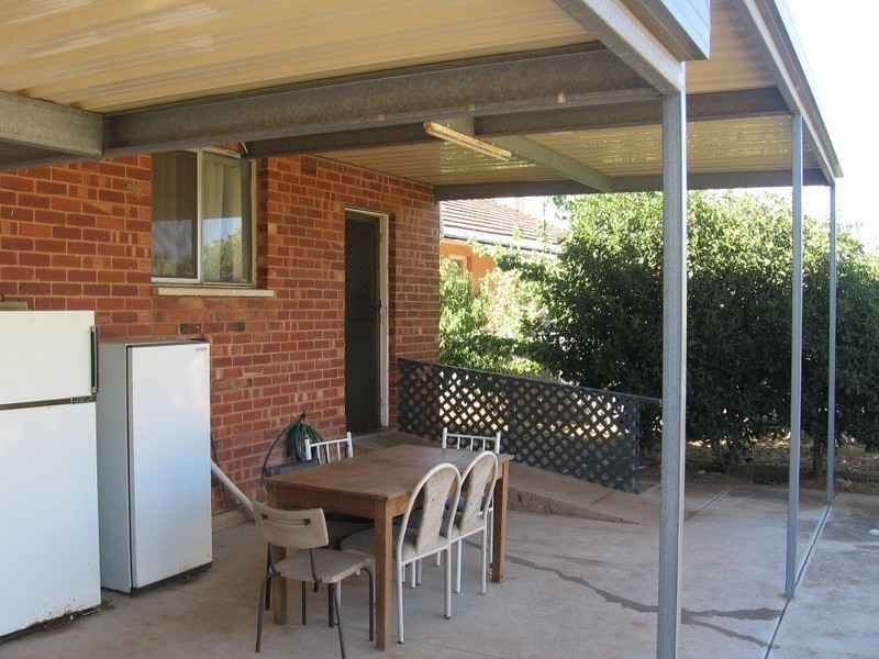 17 Crisp Rd, Elizabeth Downs SA 5113
