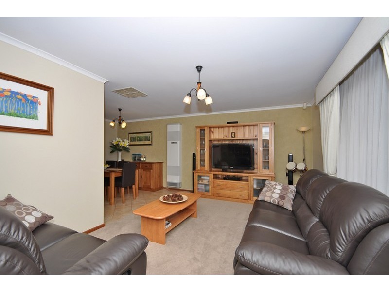 27 Kosmina Crescent, Hillbank SA 5112