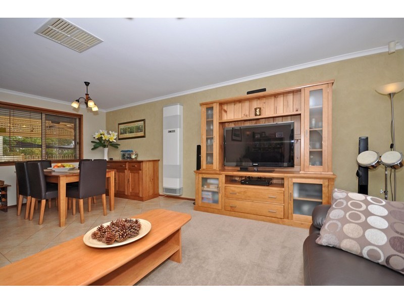 27 Kosmina Crescent, Hillbank SA 5112