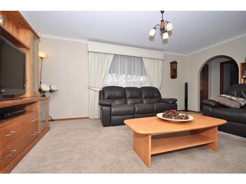 27 Kosmina Crescent, Hillbank SA 5112