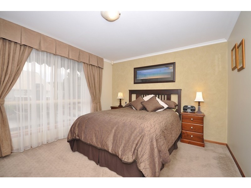 27 Kosmina Crescent, Hillbank SA 5112