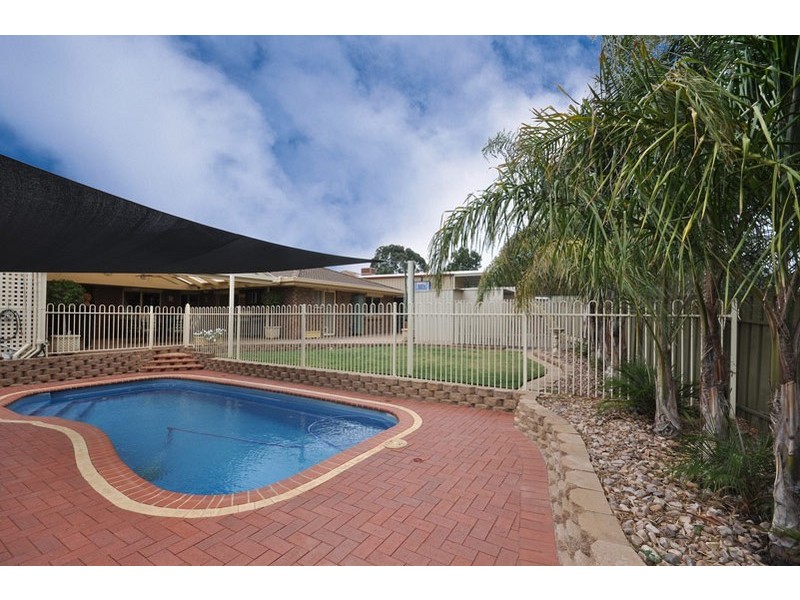 27 Kosmina Crescent, Hillbank SA 5112