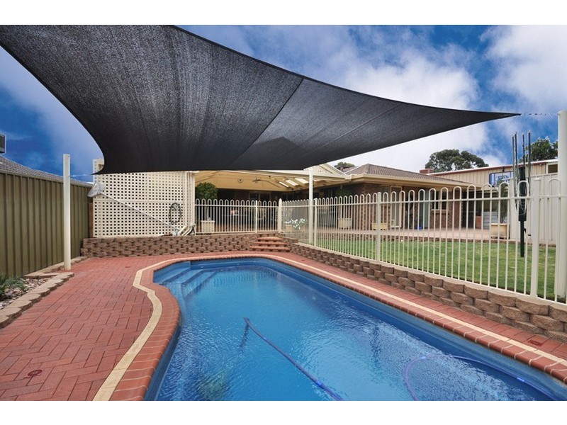 27 Kosmina Crescent, Hillbank SA 5112