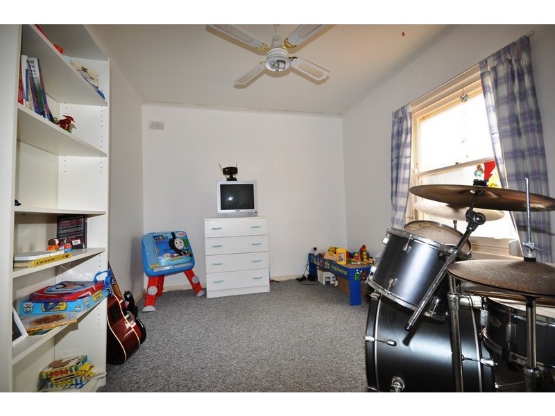 16 Winterbourne Road, Elizabeth Vale SA 5112