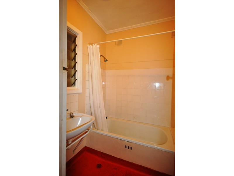 16 Winterbourne Road, Elizabeth Vale SA 5112