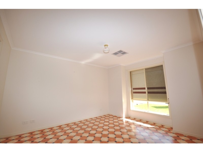 10 Hampshire Street, Burton SA 5110