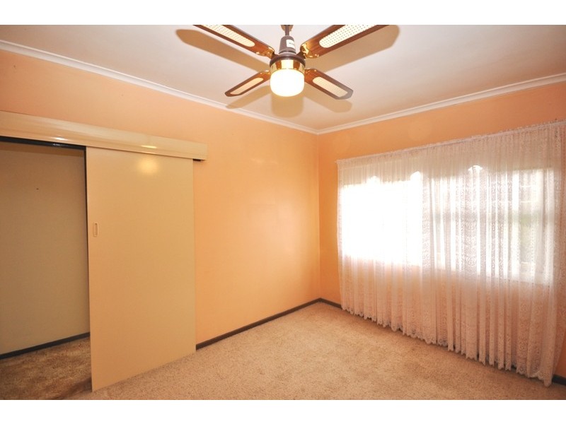 4 Suffolk Avenue, Brahma Lodge SA 5109