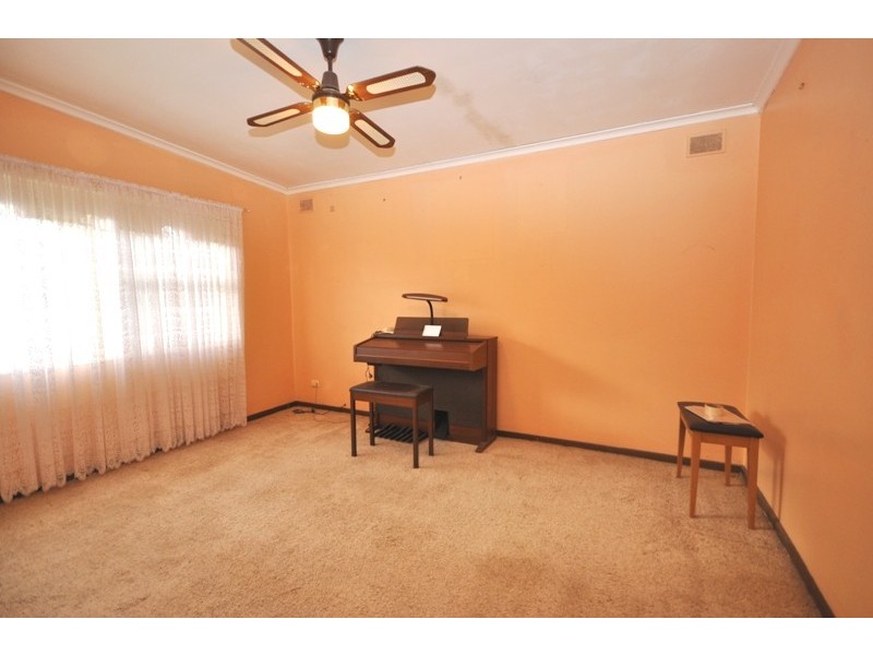 4 Suffolk Avenue, Brahma Lodge SA 5109