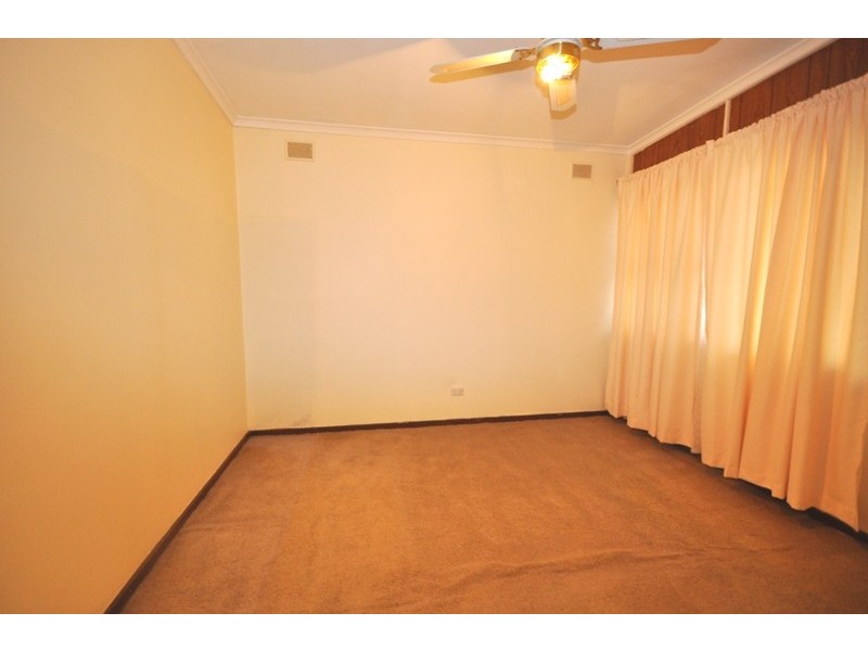 4 Suffolk Avenue, Brahma Lodge SA 5109