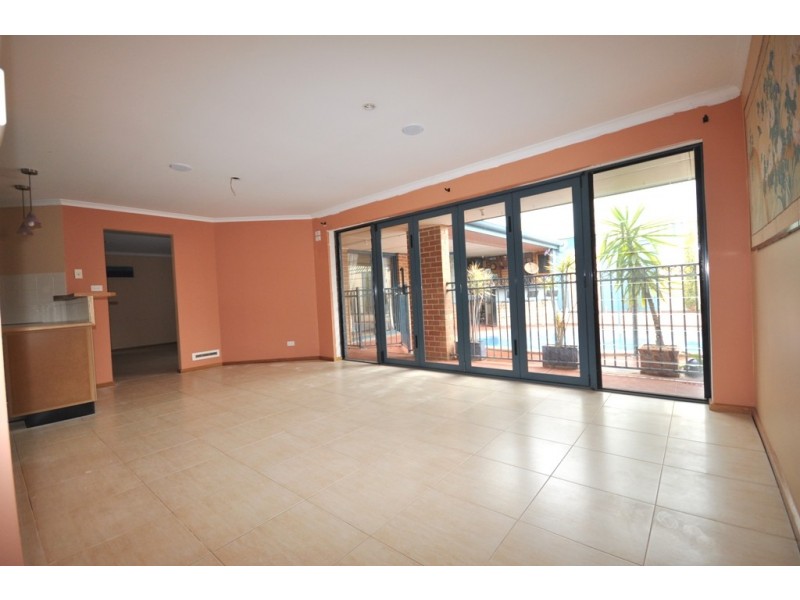 7 Trinity Drive, Evanston Park SA 5116