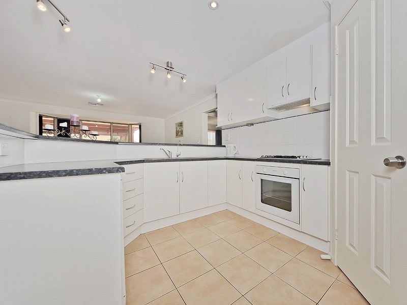 16 Heathpool Street, Burton SA 5110