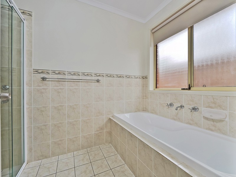 16 Heathpool Street, Burton SA 5110