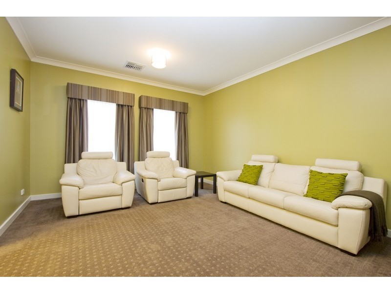8 Clinker Circuit, Golden Grove SA 5125