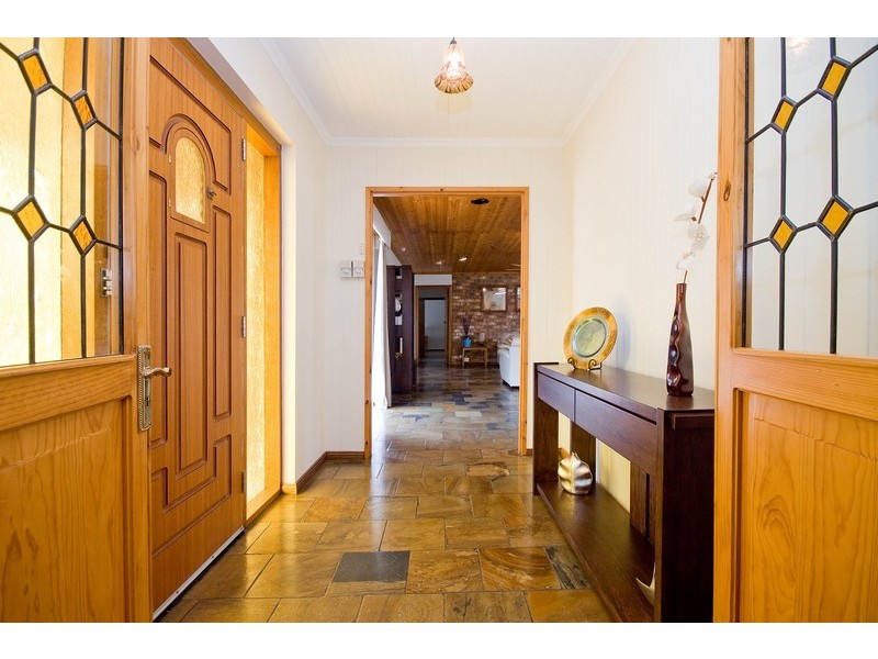 25 Kara Crescent, Gulfview Heights SA 5096