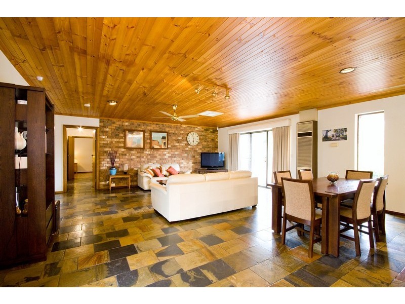 25 Kara Crescent, Gulfview Heights SA 5096