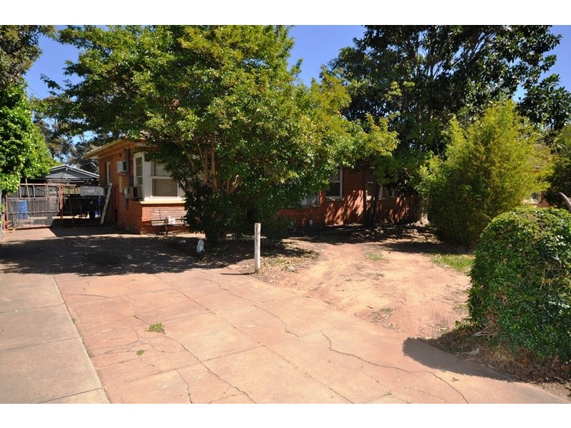 12 Chaddenwick Road, Elizabeth Vale SA 5112