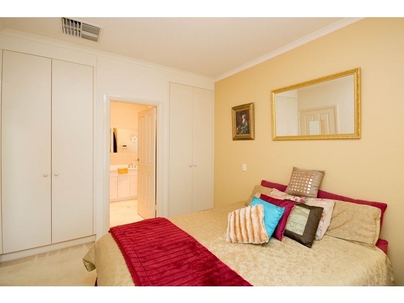 6 Sandpiper Chase, Mawson Lakes SA 5095