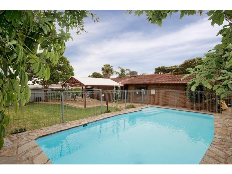 8 Cardnell Crescent, Elizabeth East SA 5112