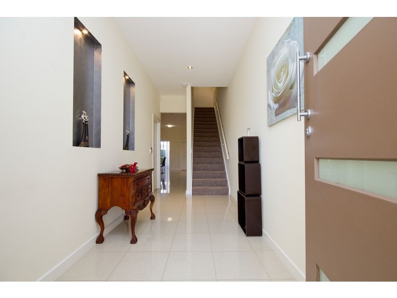 16 Mackenzie Circuit, Mawson Lakes SA 5095