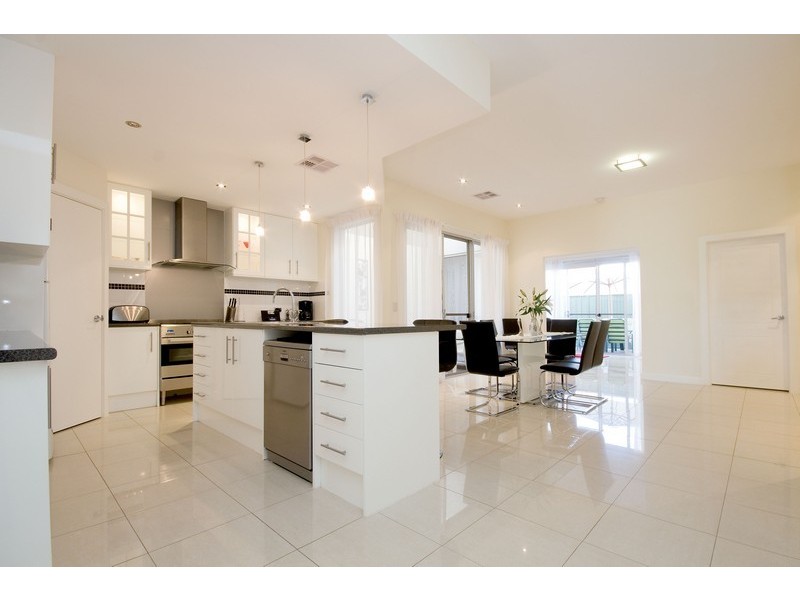 16 Mackenzie Circuit, Mawson Lakes SA 5095